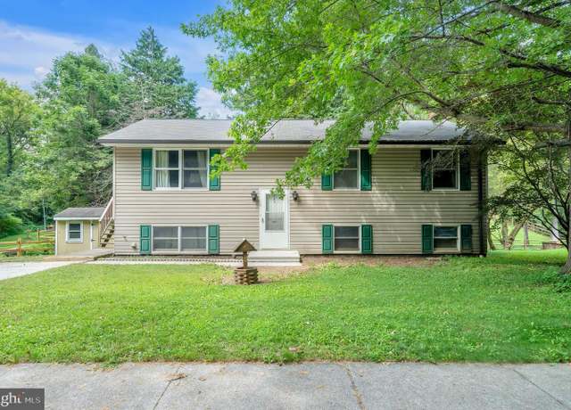 Property at 265 Breezewood Dr, Hanover, PA 17331, 3 beds, 2.5 baths