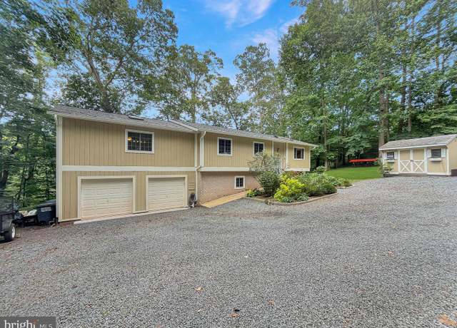Property at 8023 Lake Dr, Manassas, VA 20111, 3 beds, 3 baths