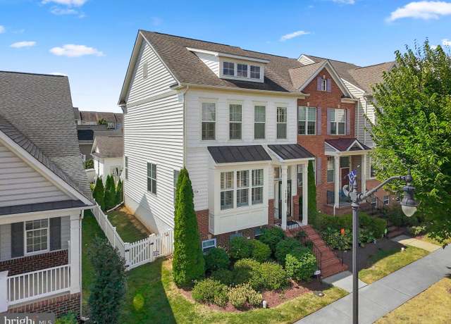 Property at 1210 Lander Creek Dr, Brunswick, MD 21716, 4 beds, 3.5 baths