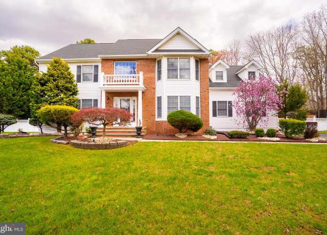 Property at 3 Clark Ct, Monroe Township, NJ 08831, 4 beds, 2.5 baths