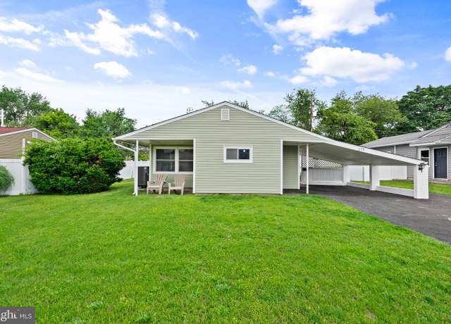 Property at 273 Pinewood Dr, Levittown, PA 19054, 3 beds, 1.5 baths