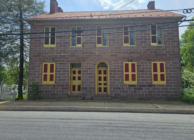 Property at 302 W Front St, Lewisberry, PA 17339, 5 beds, 1 bath