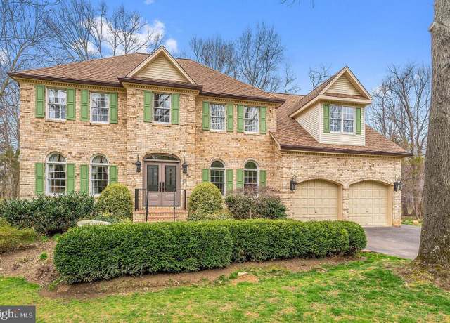 Property at 6886 Well House Dr, Warrenton, VA 20187, 5 beds, 4 baths