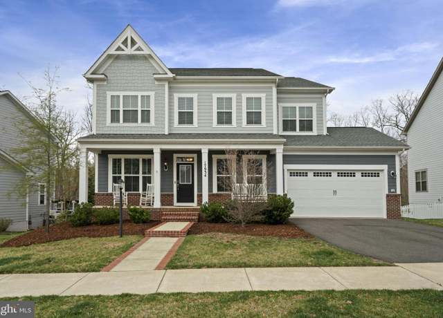 Property at 17934 Woods View Dr, Dumfries, VA 22026, 5 beds, 4.5 baths