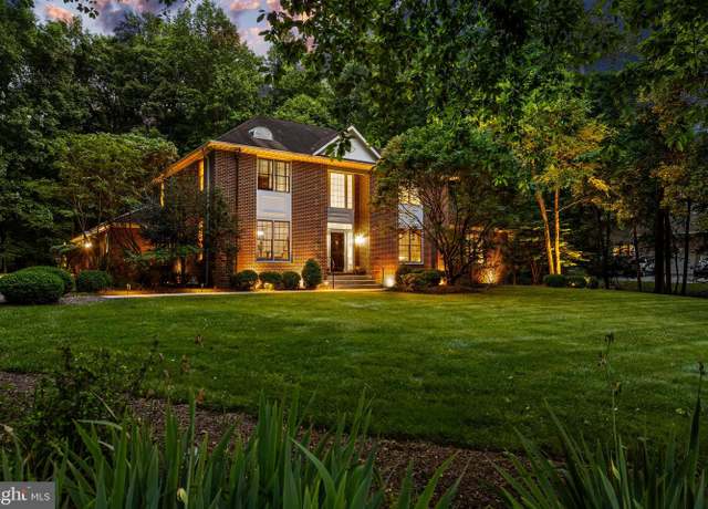 Property at 2511 Chestnut Woods Ct, Reisterstown, MD 21136, 5 beds, 4.5 baths