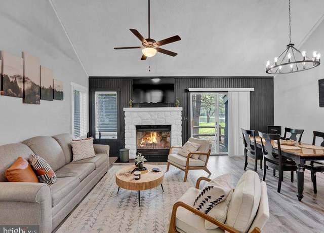 Property at 216 Snow Ridge Cir, Lake Harmony, PA 18624, 2 beds, 1.5 baths