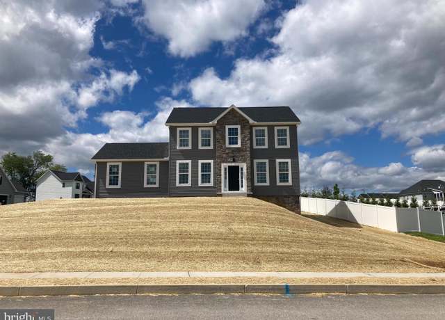 Property at 1420 Maple Ln #104, Hanover, PA 17331, 4 beds, 2.5 baths