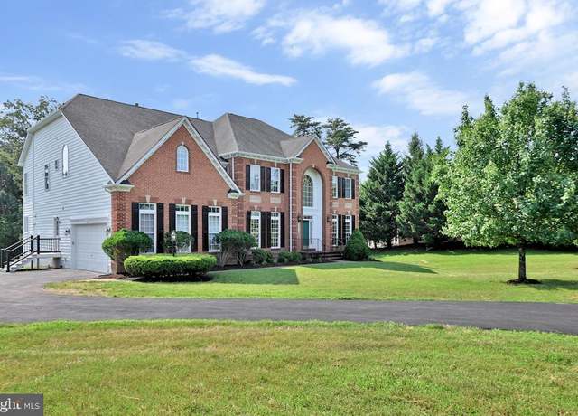 Property at 27486 Paddock Trail Pl, Chantilly, VA 20152, 5 beds, 5.5 baths