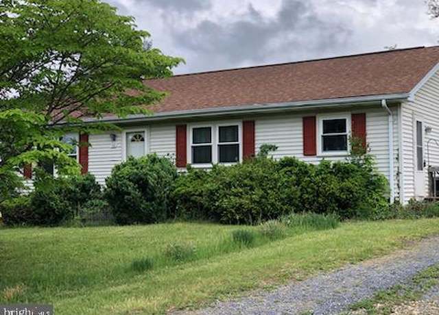 Property at 58 Royal Ln, Front Royal, VA 22630, 3 beds, 2 baths