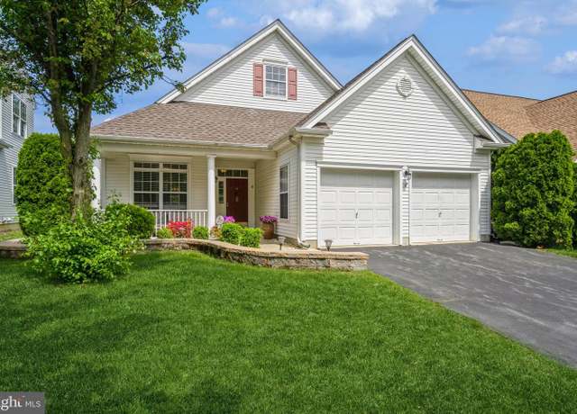 Property at 8 Mistflower Ln, Princeton Junction, NJ 08550, 2 beds, 2 baths