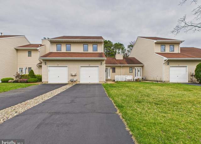 Property at 27 S Sailors Quay Dr, Brick, NJ 08723, 2 beds, 1.5 baths