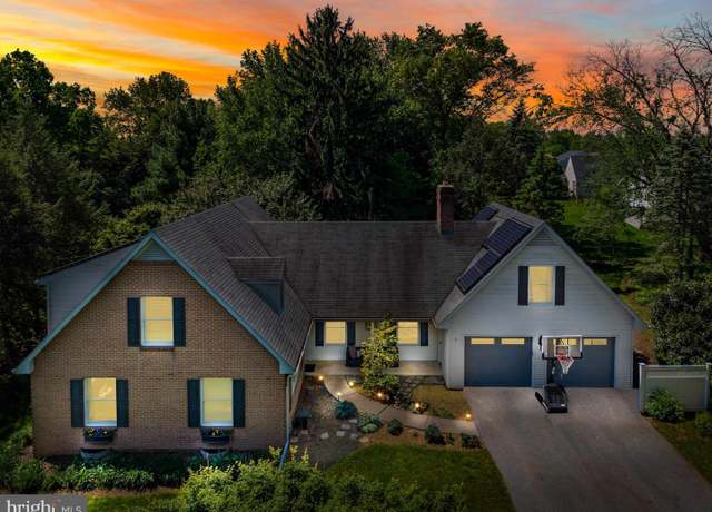 Property at 3 Stonehedge Way, Carlisle, PA 17015, 5 beds, 3 baths