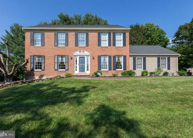 Property at 102 Trowbridge Ln, Downingtown, PA 19335, 4 beds, 3 baths