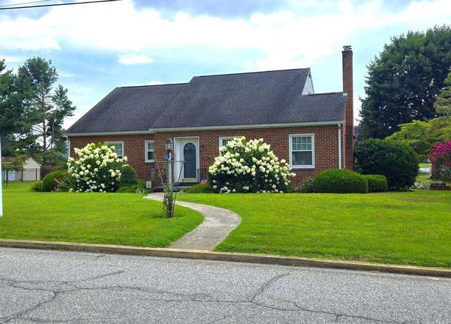 Property at 109 Northeast Avenue Ave, Waynesboro, PA 17268, 2 beds, 2.5 baths