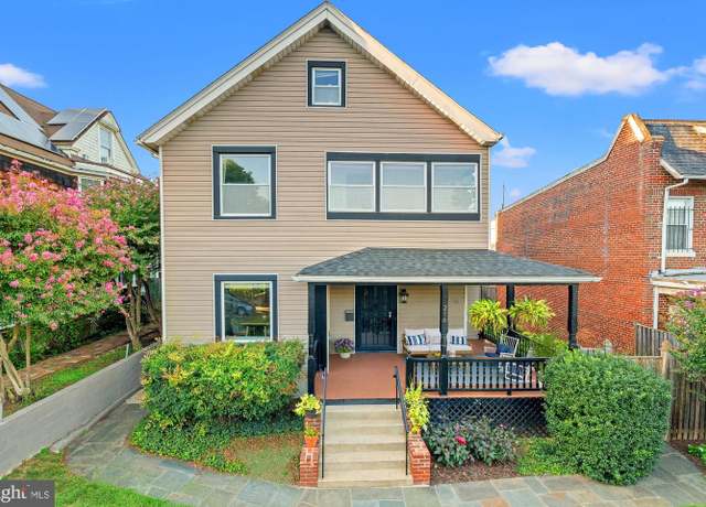 Property at 216 S St NE, Washington, DC 20002, 5 beds, 2 baths