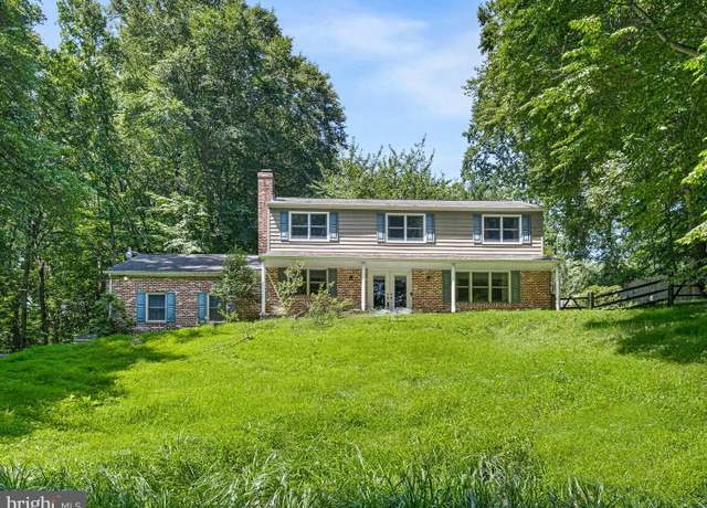 Property at 15 W Chapel Hill Dr, Newark, DE 19711, 4 beds, 2.5 baths