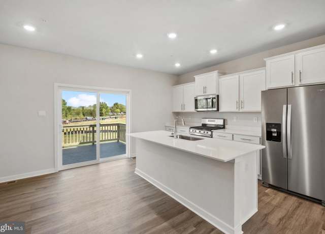 Property at 16614 Green Glade Dr, Brandywine, MD 20613, 3 beds, 3.5 baths