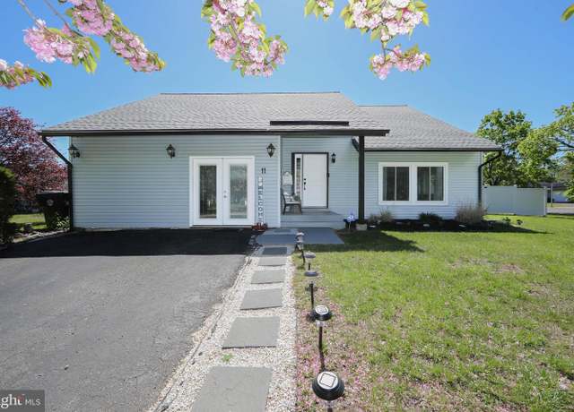 Property at 11 Eisenhower Ln, Sicklerville, NJ 08081, 4 beds, 1.5 baths