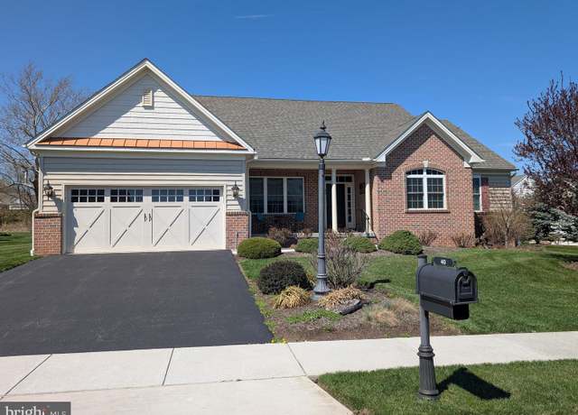 Property at 40 Bobolink Dr, Gettysburg, PA 17325, 3 beds, 2.5 baths