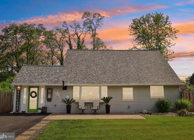 Property at 39 Village Ln, Levittown, PA 19054, 4 beds, 2 baths