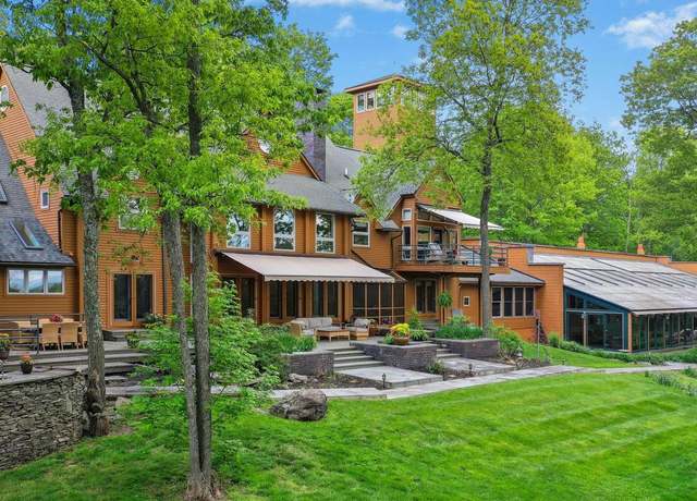 Property at 310 Hunters Farm Rd, Henryville, PA 18332, 6 beds, 8 baths