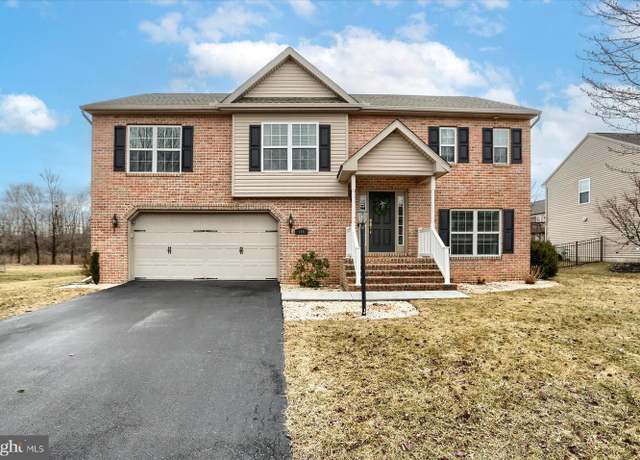 Property at 110 Hollow Ln, Dillsburg, PA 17019, 4 beds, 3 baths