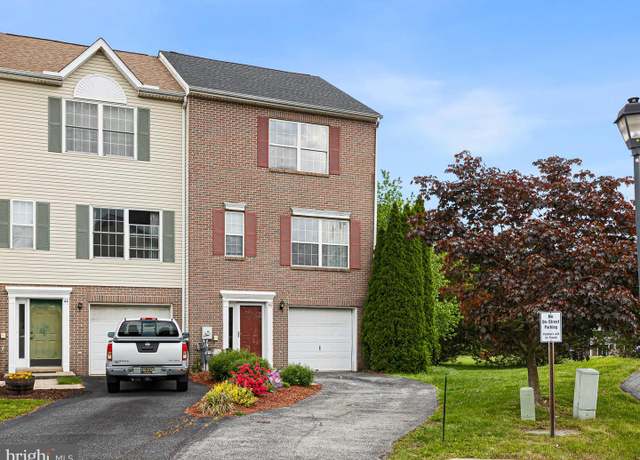 Property at 46 Highland Cir, Newark, DE 19713, 3 beds, 2.5 baths