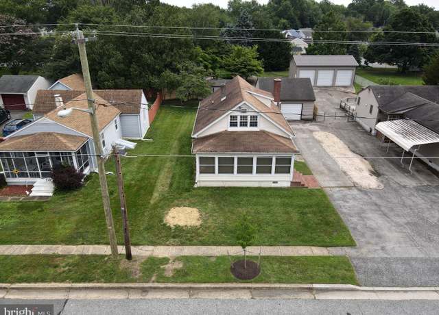 Property at 513 Clinton St, Delaware City, DE 19706, 4 beds, 1.5 baths
