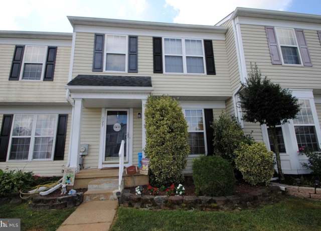 Property at 127 Darling St, Newark, DE 19702, 3 beds, 1.5 baths