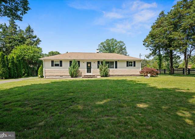 Property at 5 Applegate Rd, Jobstown, NJ 08041, 4 beds, 2 baths