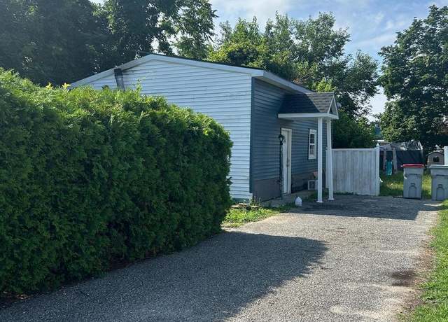 Property at 1015 Spruce St, Vineland, NJ 08360, 2 beds, 1 bath