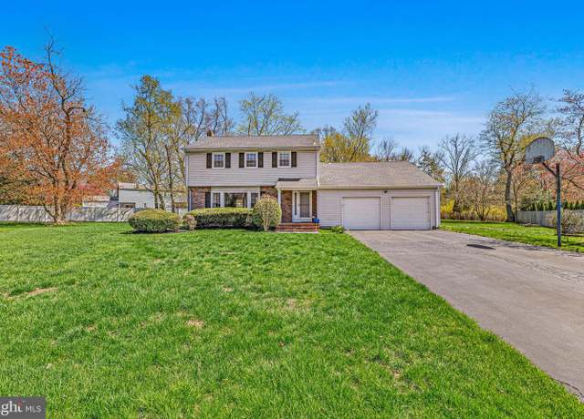 Property at 4 Michele Ct, East Windsor, NJ 08520, 4 beds, 2.5 baths