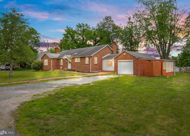 Property at 3 Lakeside Ln, Carneys Point, NJ 08069, 3 beds, 2 baths