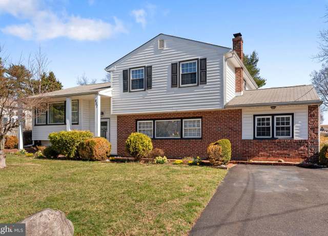 Property at 857 W County Line Rd, Hatboro, PA 19040, 4 beds, 1.5 baths