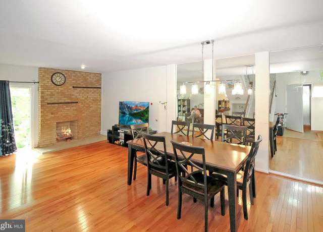 Property at 3187 Readsborough Ct, Fairfax, VA 22031, 3 beds, 3 baths
