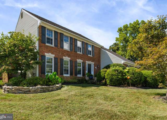 Property at 1 Foxmore Ct, Sterling, VA 20165, 3 beds, 3.5 baths