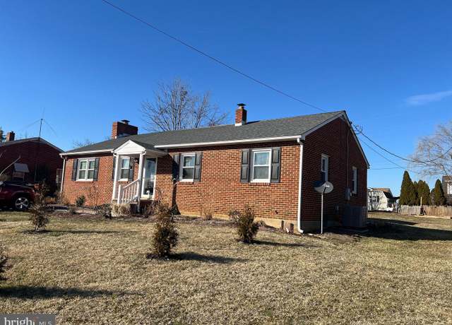 Property at 163 3rd St, Broadway, VA 22815, 3 beds, 1 bath