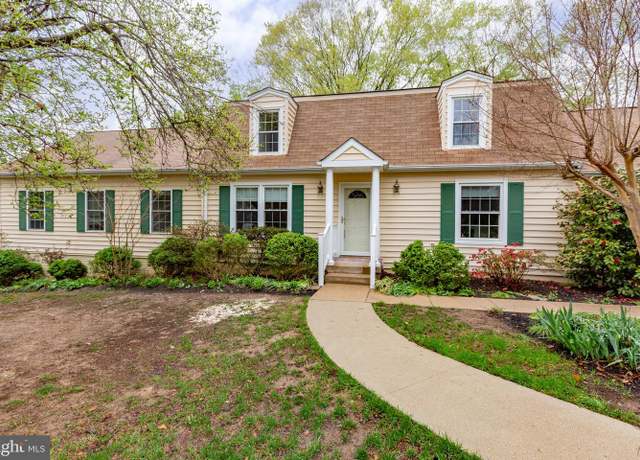 Property at 4 N Hill Ct, Fredericksburg, VA 22407, 3 beds, 2.5 baths