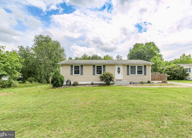 Property at 212 Three Cedars Ln, Fredericksburg, VA 22407, 3 beds, 1 bath