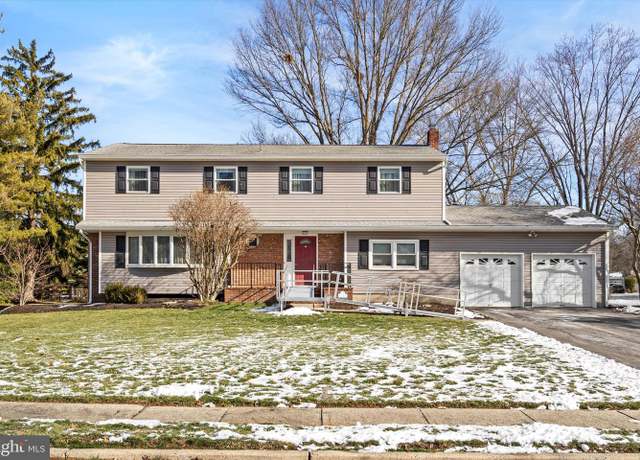 Property at 8 Wayne Way, East Windsor, NJ 08520, 5 beds, 2.5 baths