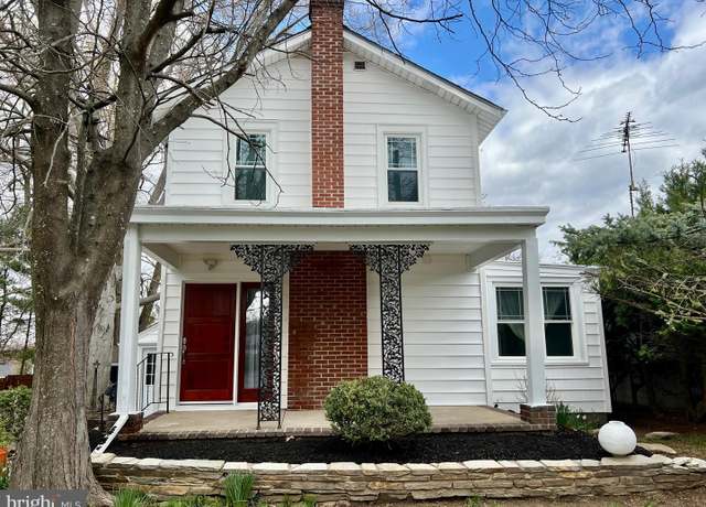 Property at 200 Buttonwood Dr, Ewing, NJ 08638, 3 beds, 1.5 baths