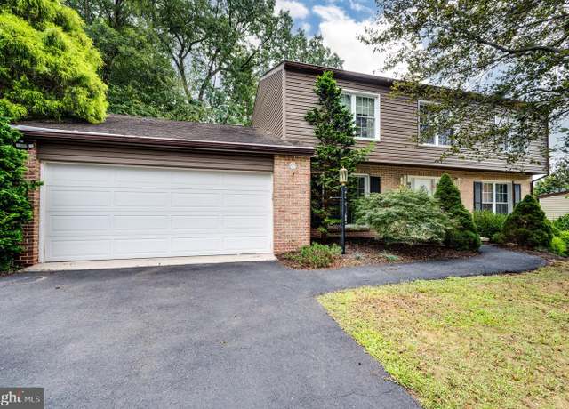 Property at 15 Nassau Cir, Reading, PA 19607, 4 beds, 2.5 baths