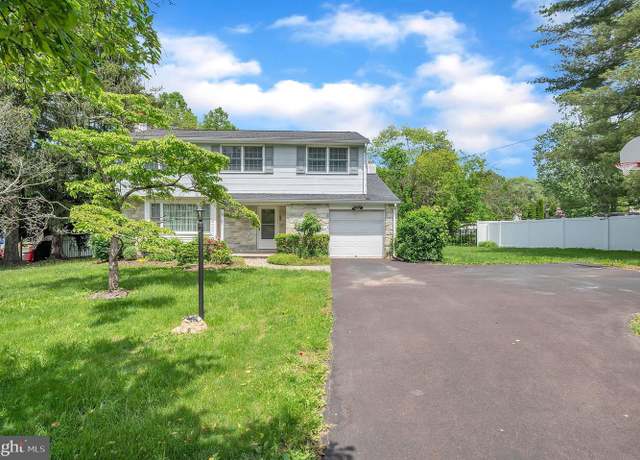 Property at 102 Meadowood Dr, Lansdale, PA 19446, 4 beds, 2.5 baths