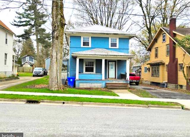 Property at 10 Ridge Ave, Greenville, PA 16125, 3 beds, 1.5 baths