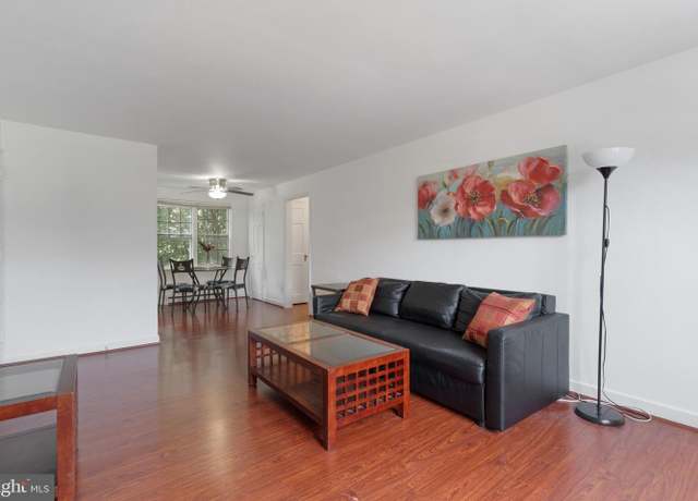 Property at 211 E Glebe Rd Unit C, Alexandria, VA 22305, 1 bed, 1 bath