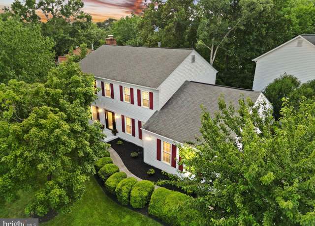 Property at 13901 Stonefield Ln, Clifton, VA 20124, 4 beds, 3.5 baths