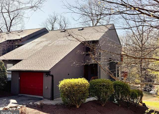 Property at 40 Fishhook Ln, Hedgesville, WV 25427, 3 beds, 3.5 baths