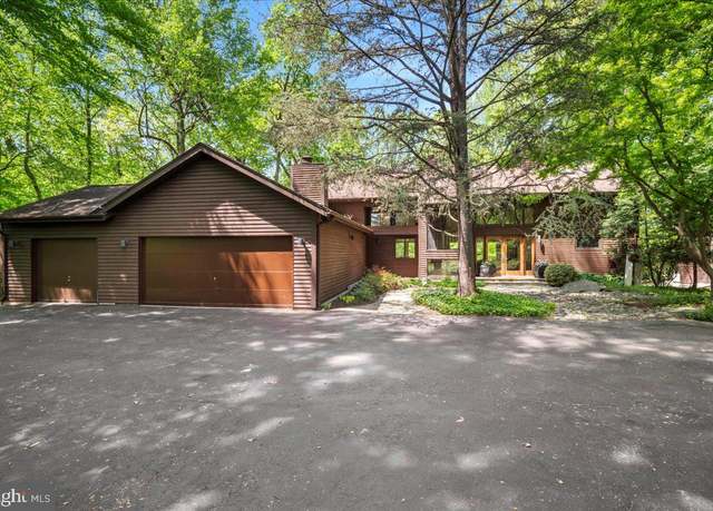 Property at 11205 Spur Wheel Ln, Potomac, MD 20854, 5 beds, 4 baths