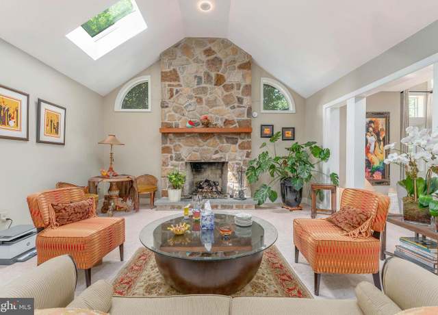 Property at 406 Brighton Cir, Devon, PA 19333, 5 beds, 4.5 baths