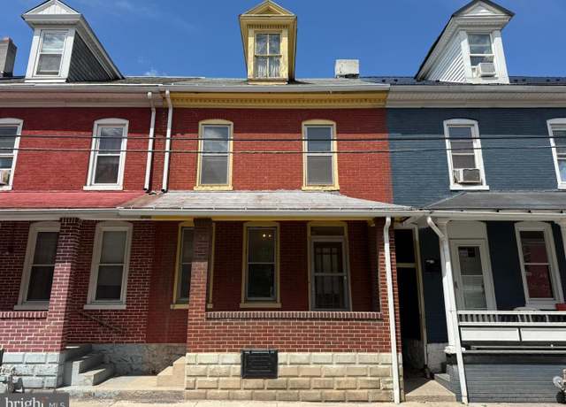 Property at 10 Marble St, Lewistown, PA 17044, 3 beds, 1 bath